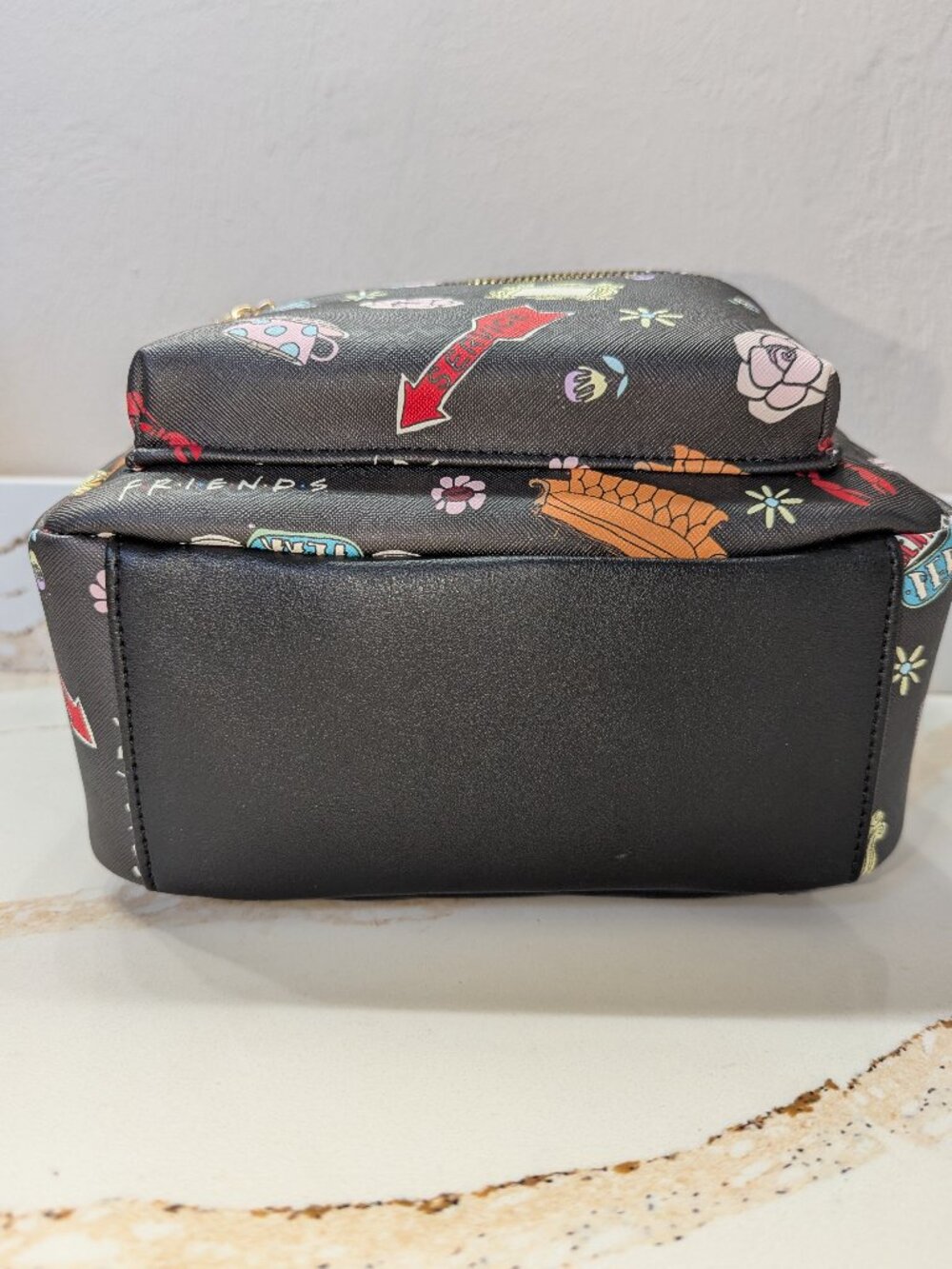 Friends backpack NWT! Fantastic bag! - Picture 4 of 4
